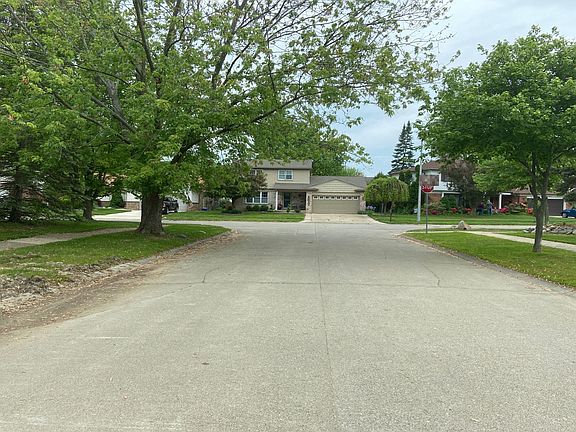 4th image of 7546 Emerson Dr