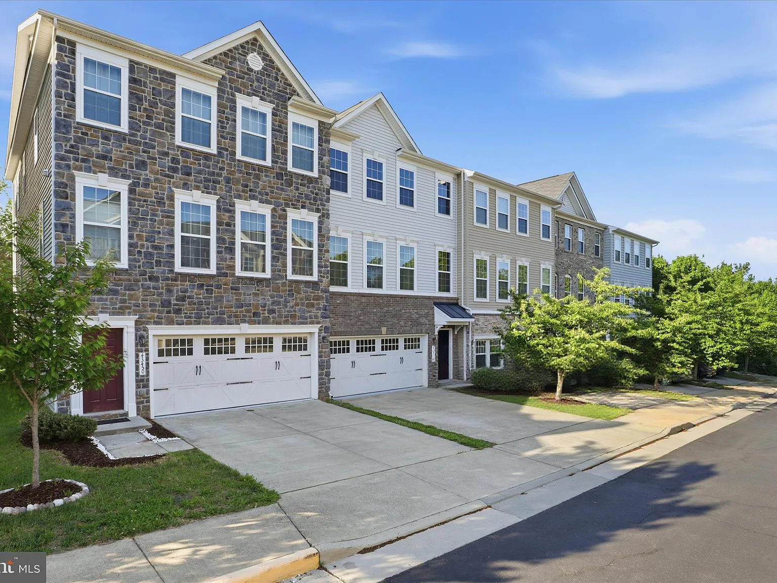 4 bed, 3.5 bath, 3138 sqft, $3,750 — Photo 1
