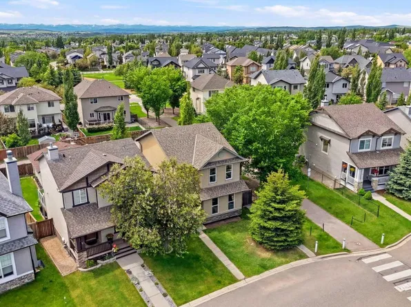13 Drake Landing Way, Okotoks, AB T1S 0B9