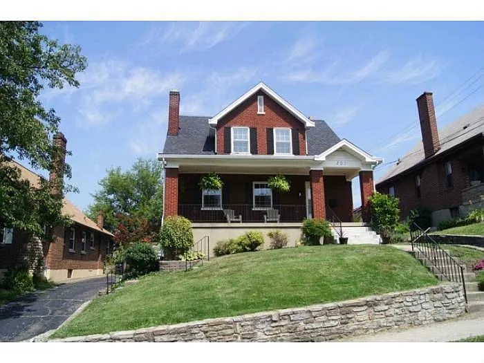 207 Glazier Ave photo 1