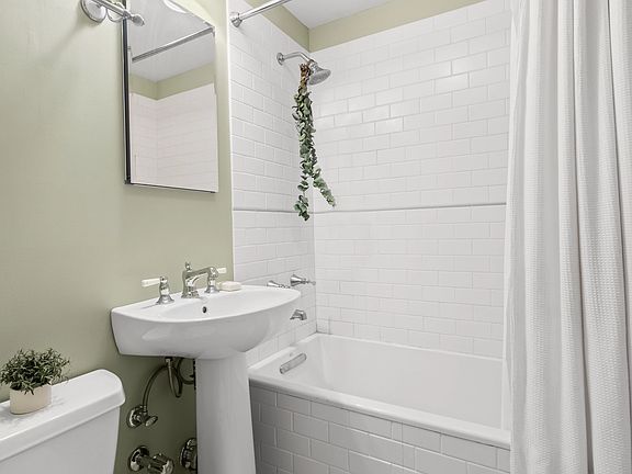 4th image of 512 E 11th St APT 4C