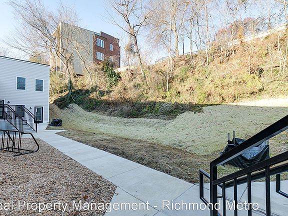 4th image of 3005 E Franklin St #203