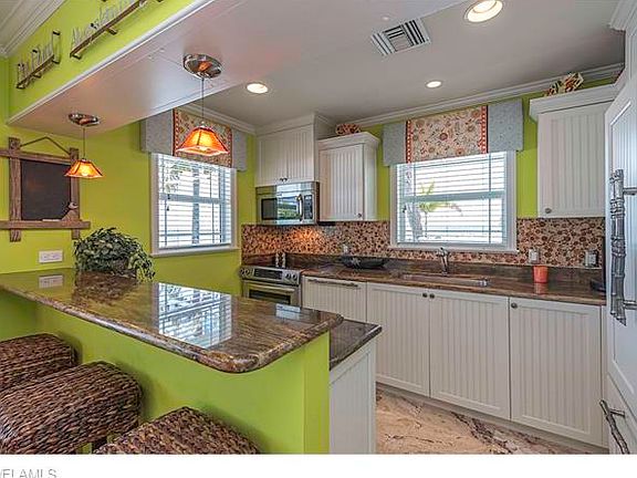 4th image of 726 Estero Blvd