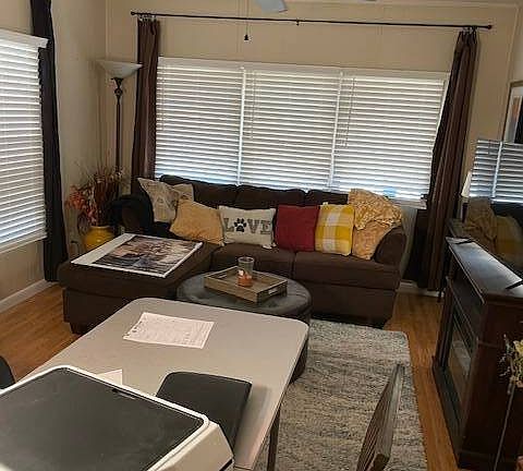 5th image of 19 Spring Dr