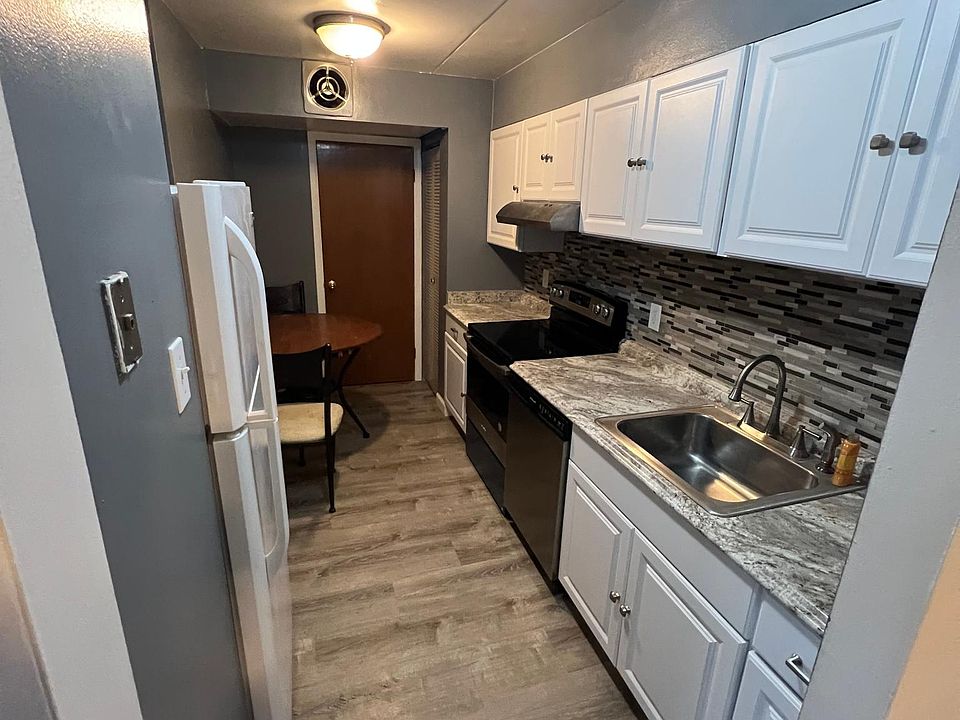 1st image of 220 Linden St Unit 905