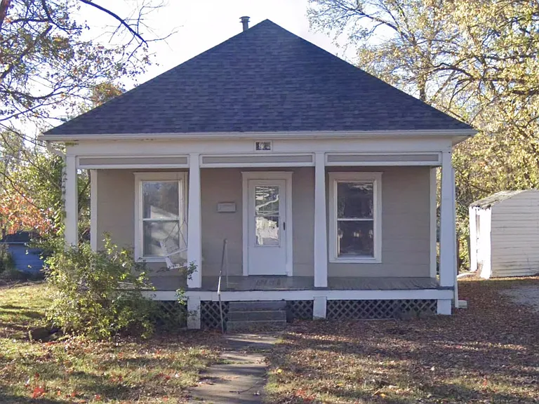 422 E Sycamore St — Photo 1