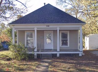 422 E Sycamore St, Nevada, MO 64772