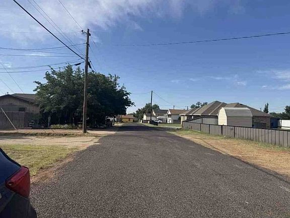 Exterior Neighborhood (street photo)