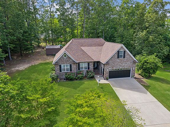 3rd image of 133 Whispering Oaks Dr