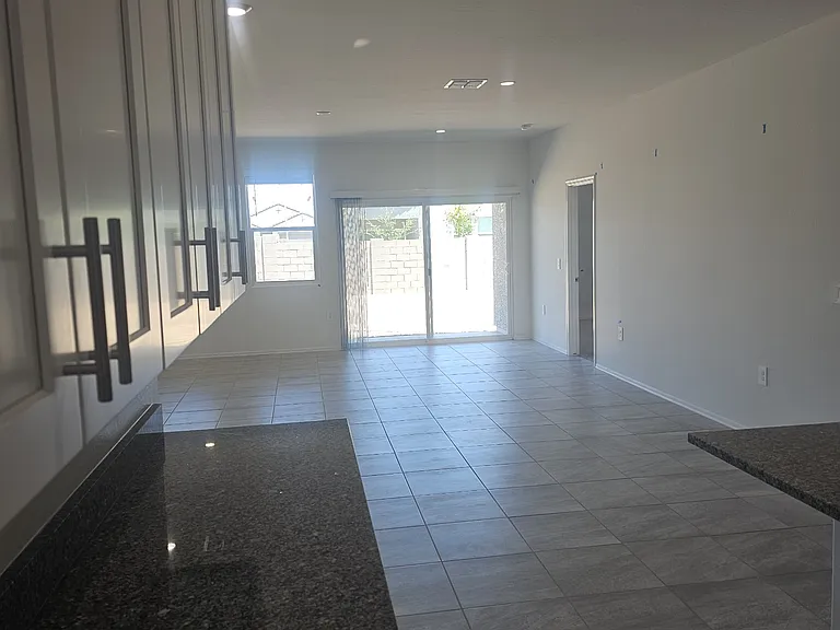 1584 E Currier Dr — Photo 6