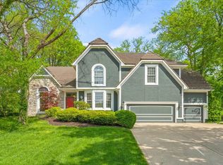 7821 Oakview Ln, Lenexa, KS 66216