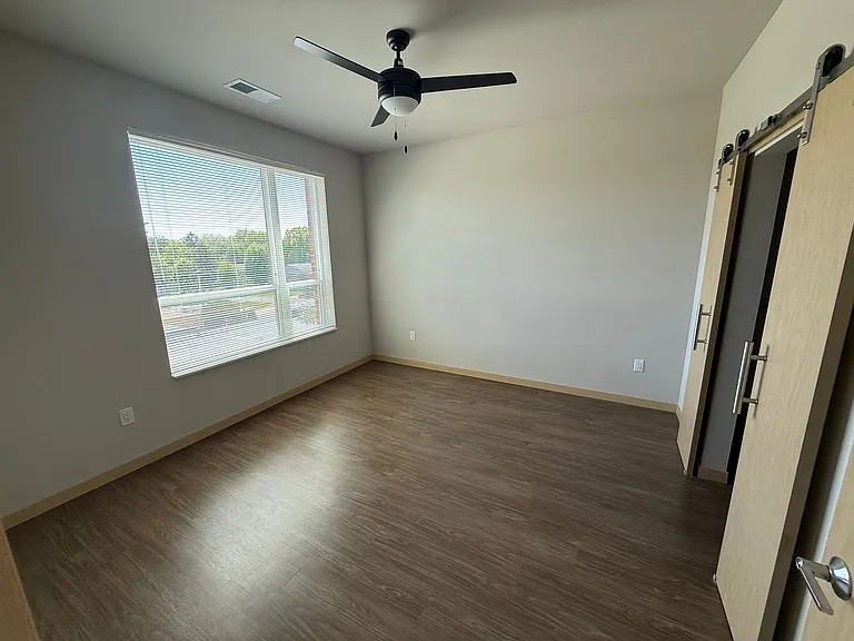 Mira Apartments — Photo 61