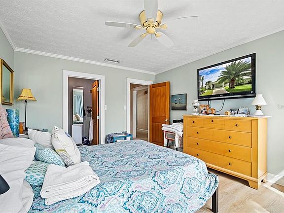 5th image of 93 Dolphin Dr