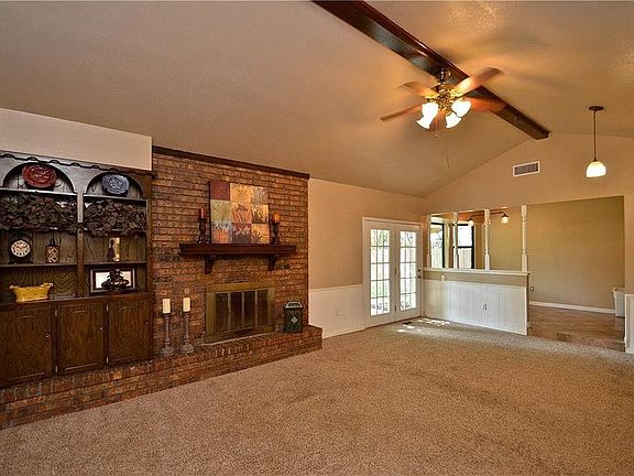 Living room view to dinning area and kitchen.