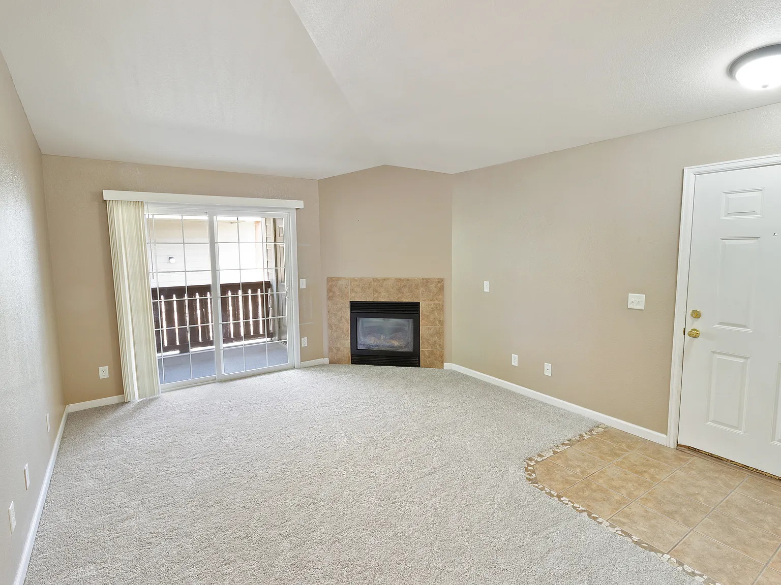 2 bed, 1038 sqft, $1,700 — Photo 4