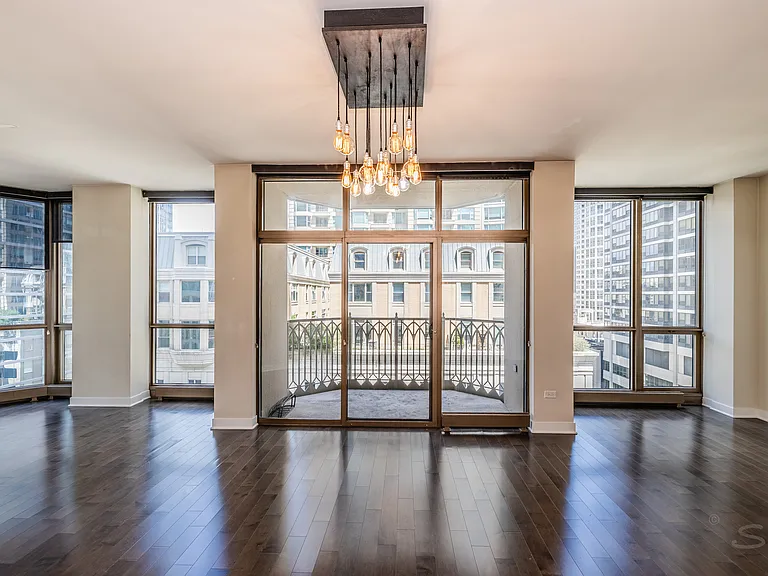 21 E Huron St #1207 — Photo 15