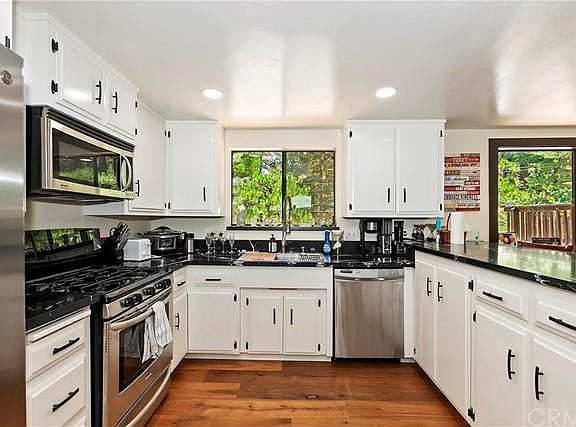 3rd image of 400 Bel Air Dr