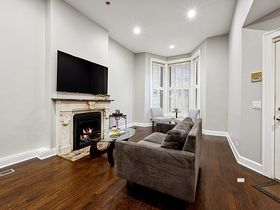 2nd image of 857 N Dearborn St #1