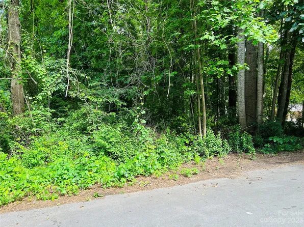 5614 Pine St, Charlotte, NC 28269