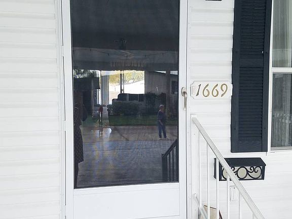 4th image of 1669 Poppy Cir