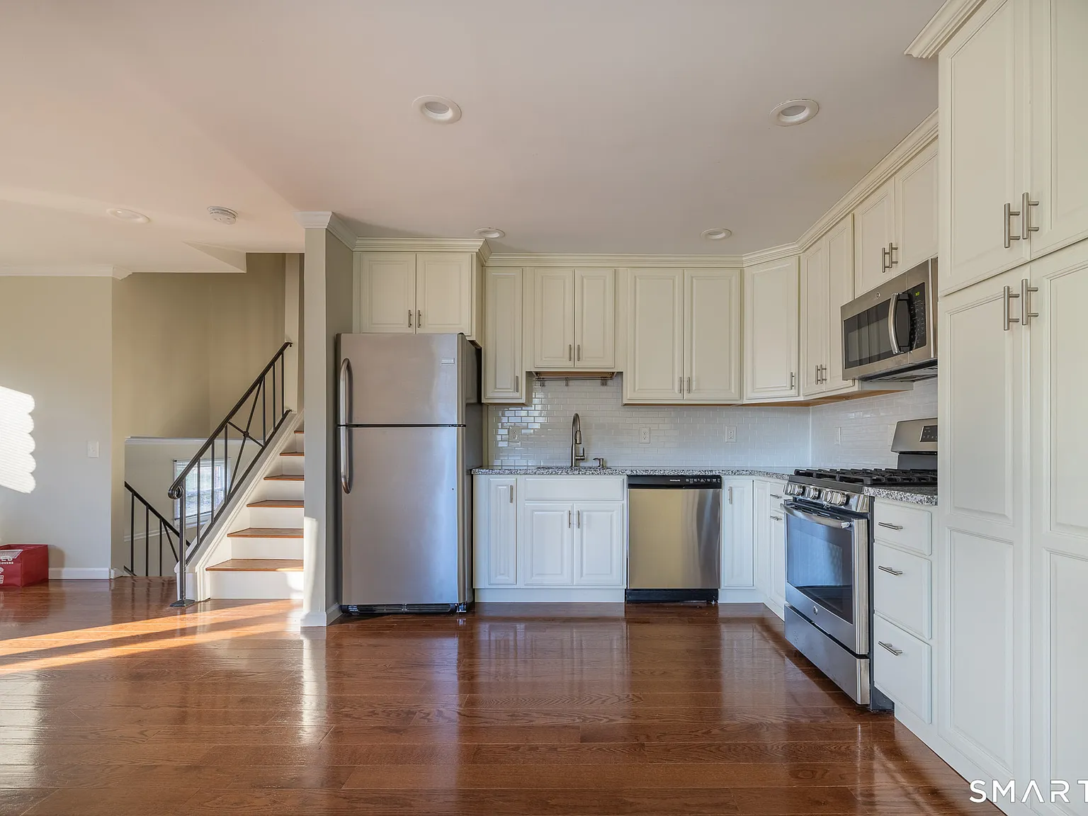3 bed, 2.0 bath, 1256 sqft, $2,500 — Photo 4