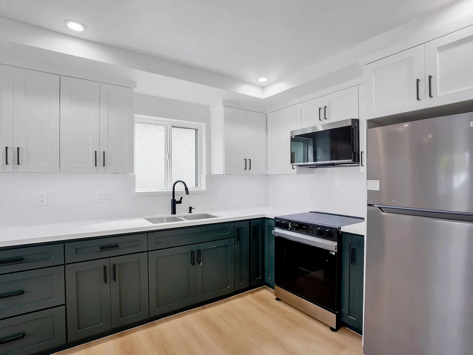 4 bed, 1250 sqft, $3,641 — Photo 4