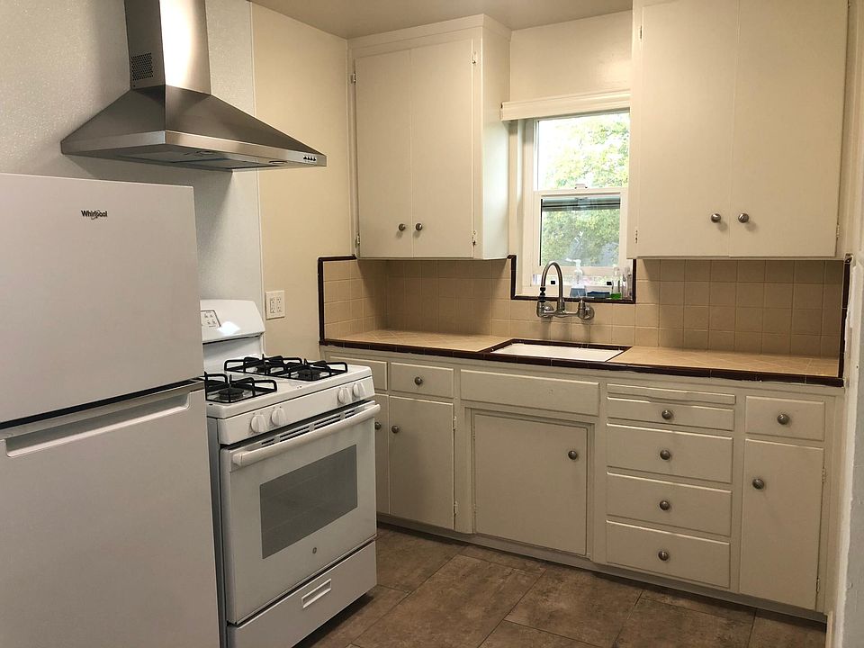 Kitchen: new faucet, reglazed sink