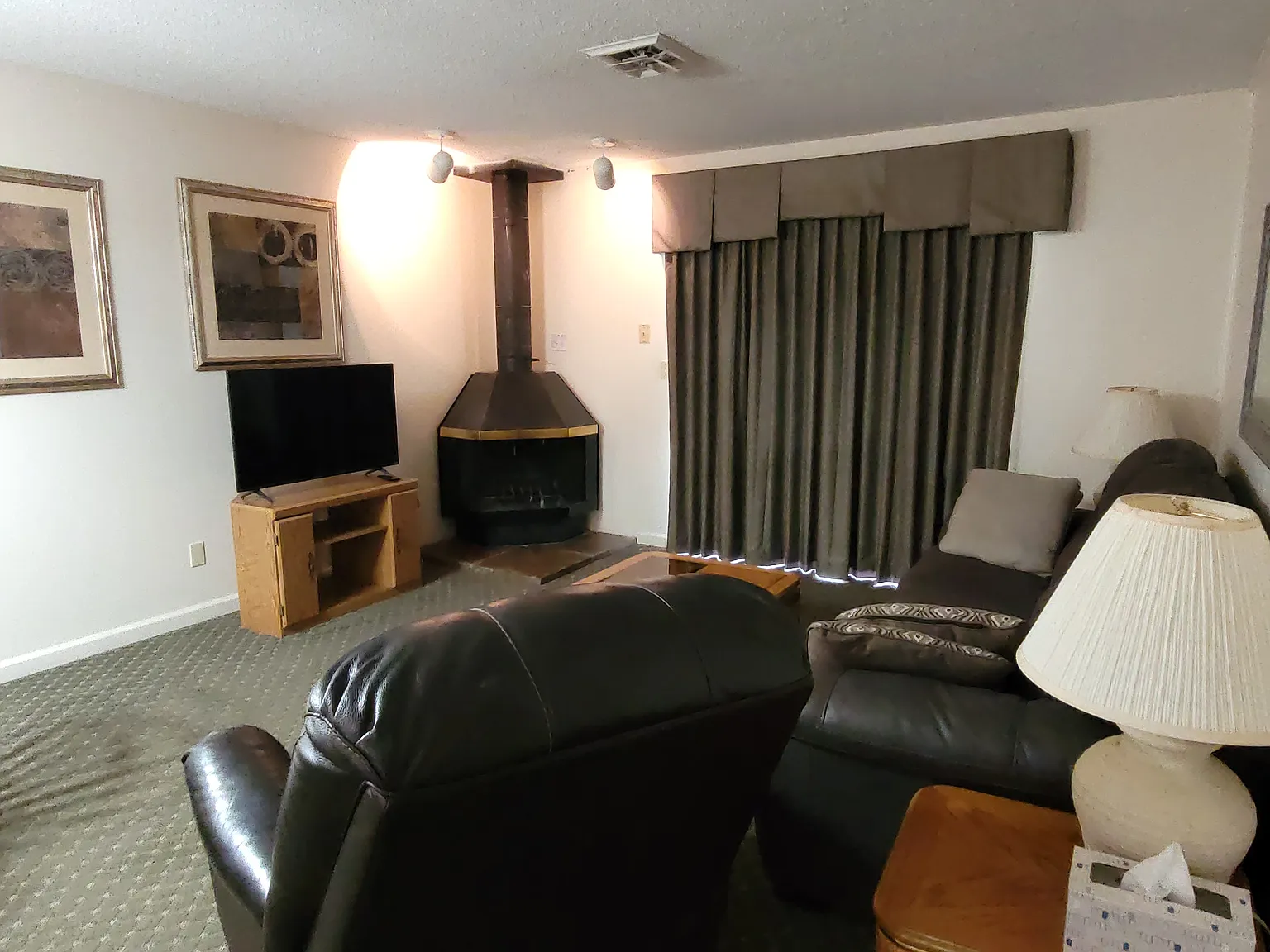 2 bed, 800 sqft, $1,600 — Photo 2