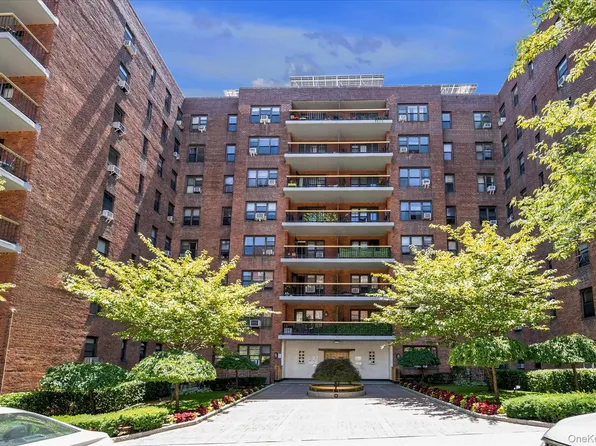 67-76 Booth Street #2i, Forest Hills, NY 11375