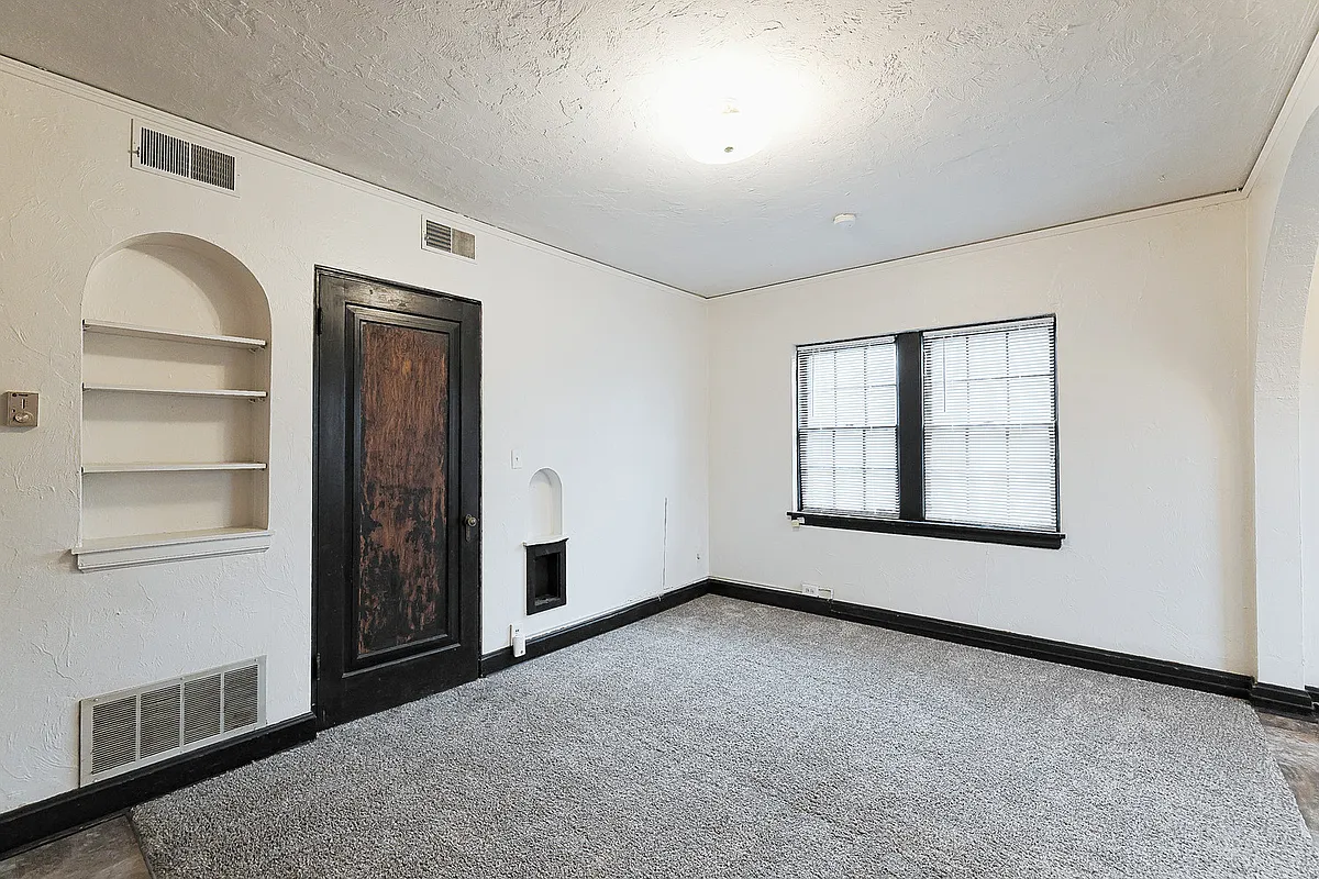 Building Photo - 1403 E St #B3