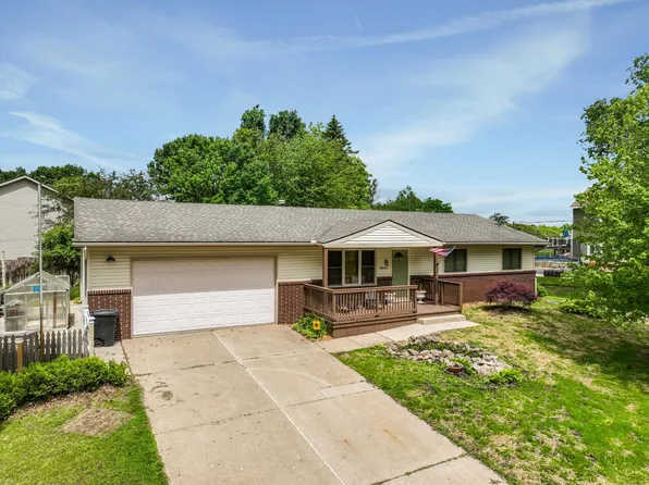 3941 Loch Dr, Highland, MI 48357