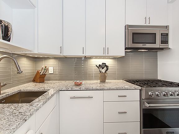 5th image of 210 E 15th St APT 12D