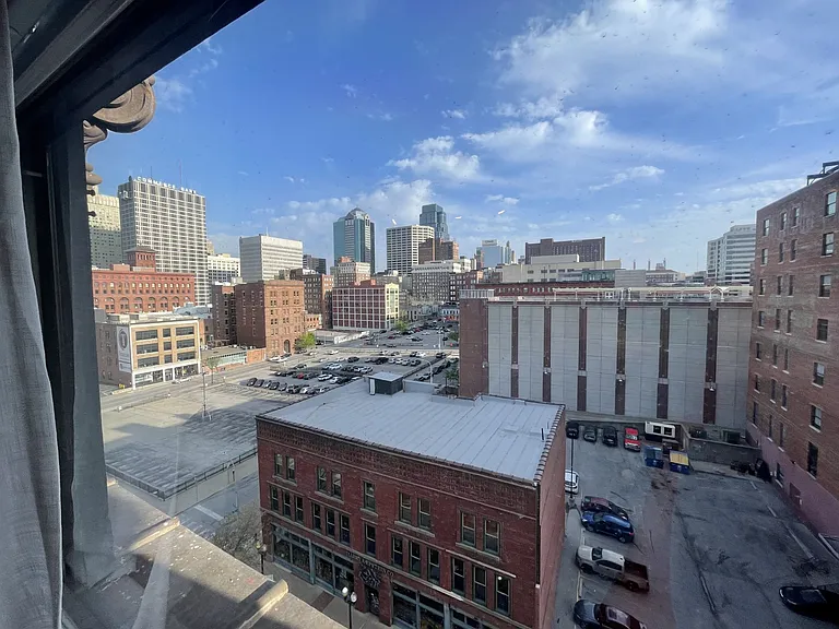 Amazing, unblocked views of KC skyline from any/all living room windows