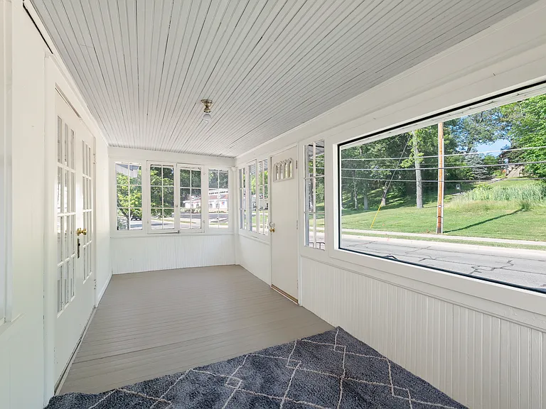 1112 Park Ave — Photo 2