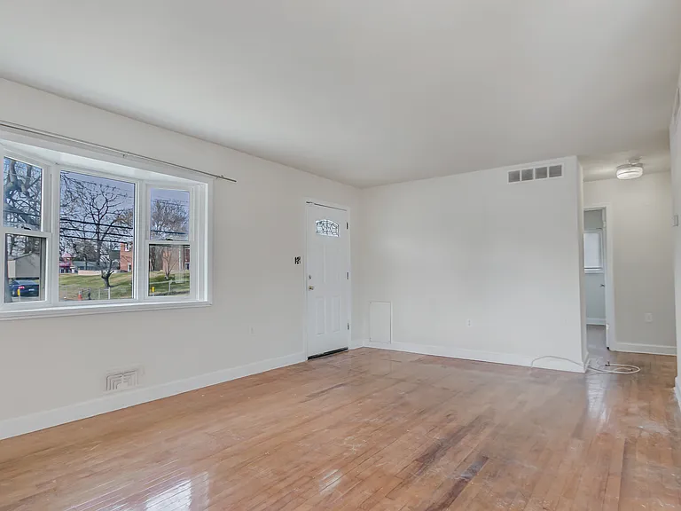 4905 Whitfield Chapel Rd — Photo 5