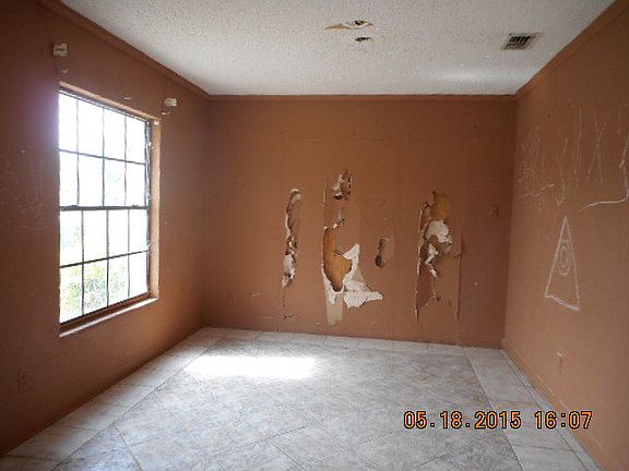 3rd image of 2873 Alameda Dr