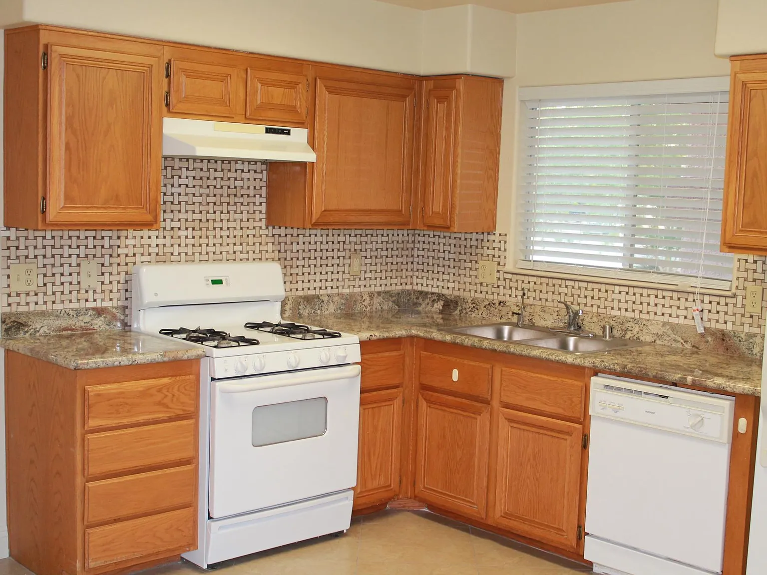 Ocean Breeze Ave, North Las Vegas — Photo 2