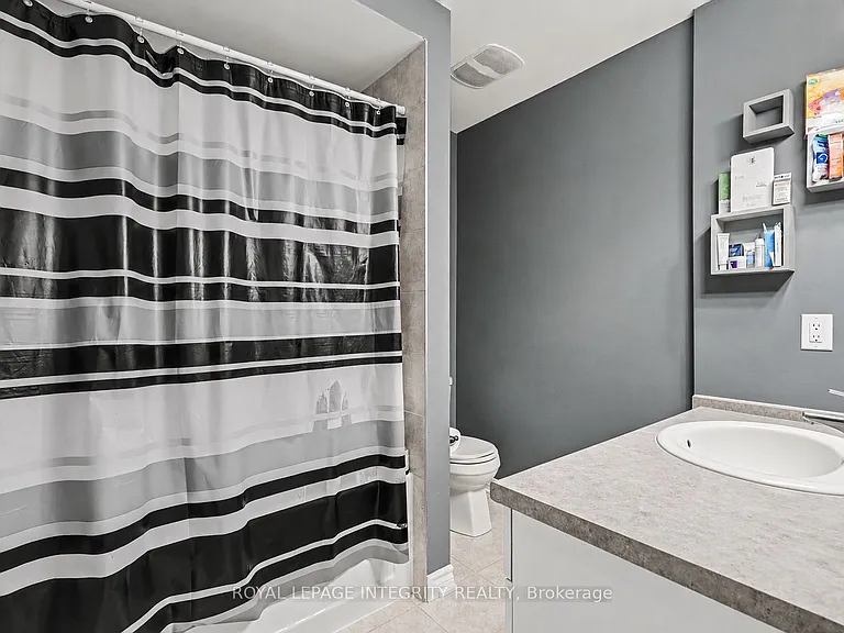 555 Foxlight Cir — Photo 17