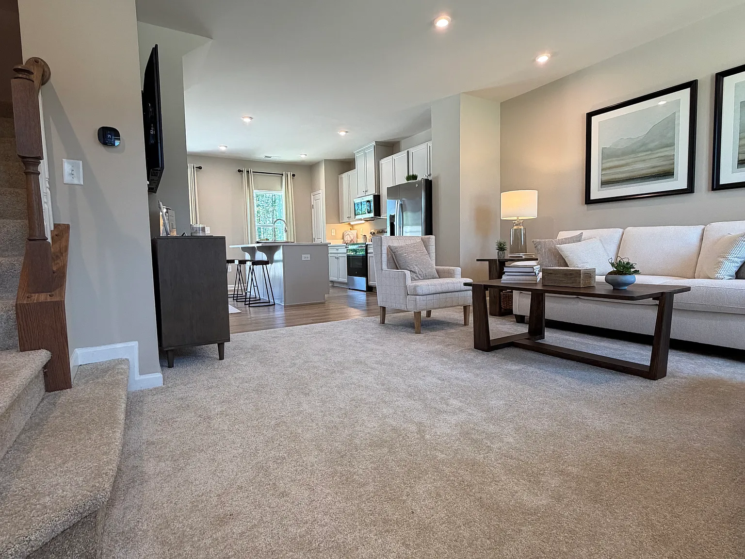 3 bed, 2.5 bath, 1280 sqft, $2,400 — Photo 2