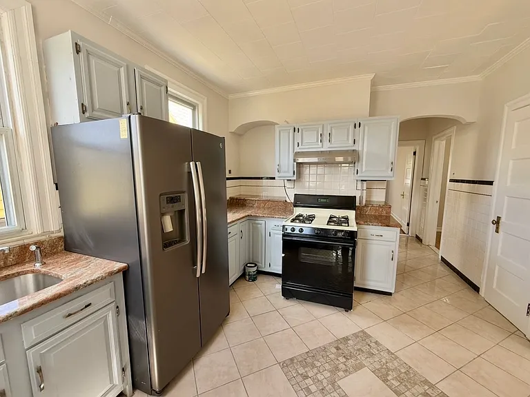 308 Davis Ave #1 — Photo 5