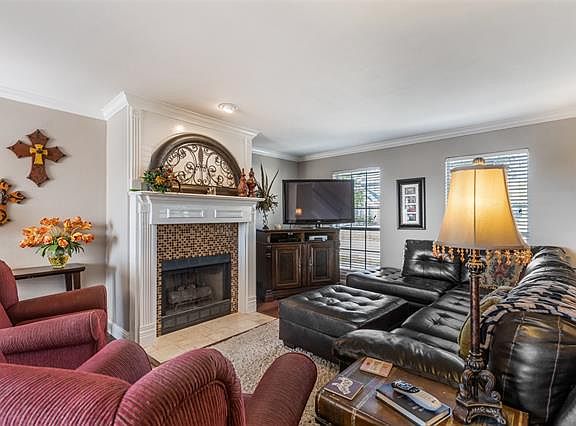 5th image of 2217 Bresee Dr