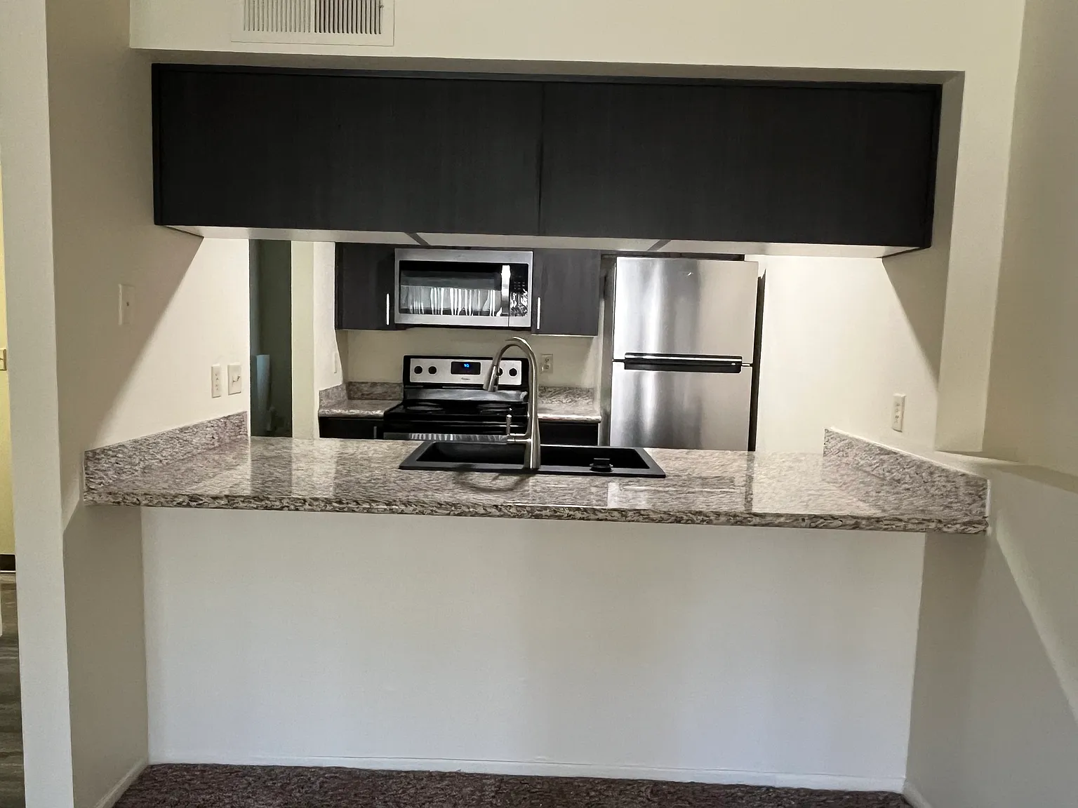 Dartmoor Apartments — Photo 4