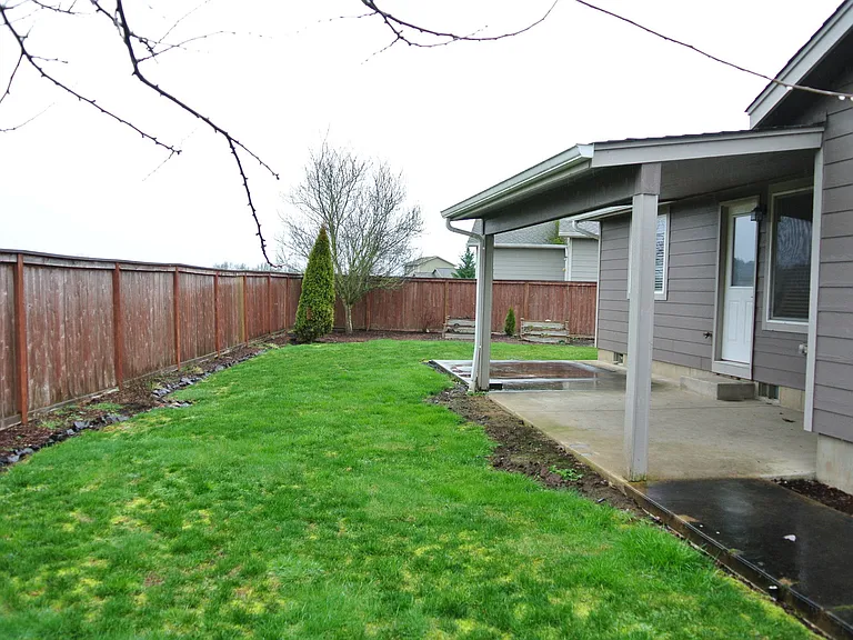 735 Trinity St NE — Photo 22