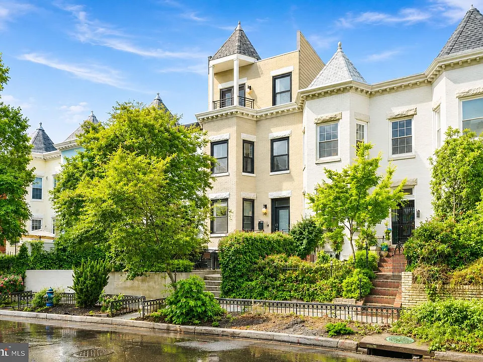 145 Adams St NW #1
