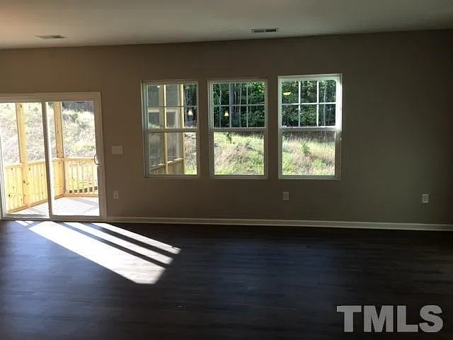 3 bed, 2.5 bath, 1920 sqft, $2,195 — Photo 4