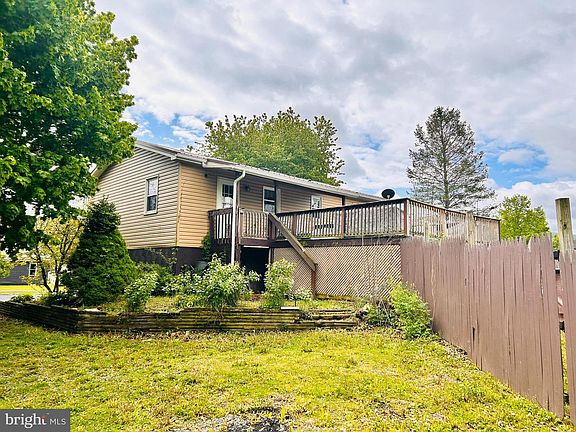 3rd image of 211 N Vanessa Dr