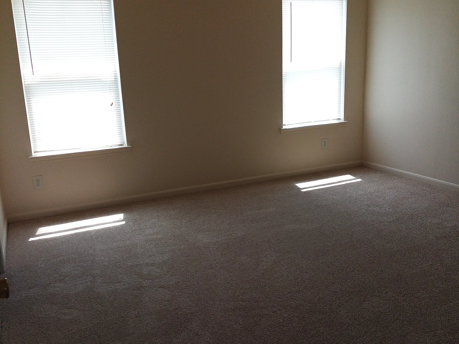 3 bed, 2.5 bath, 1550 sqft, $1,850 — Photo 3