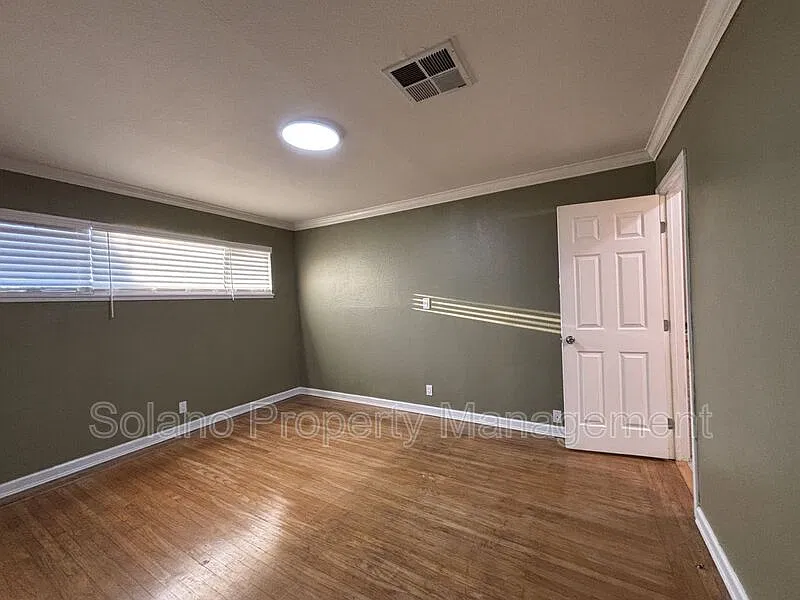 3 bed, 2.0 bath, 1152 sqft, $2,950 — Photo 3