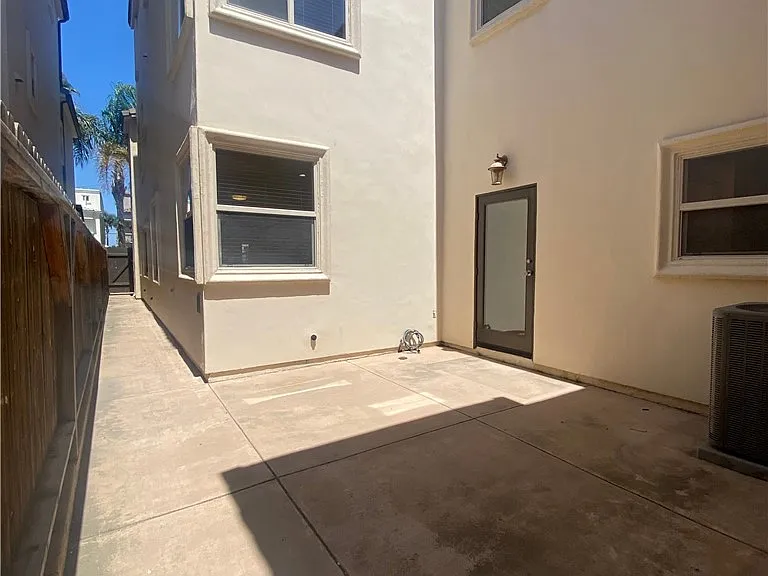 318 9th St — Photo 22