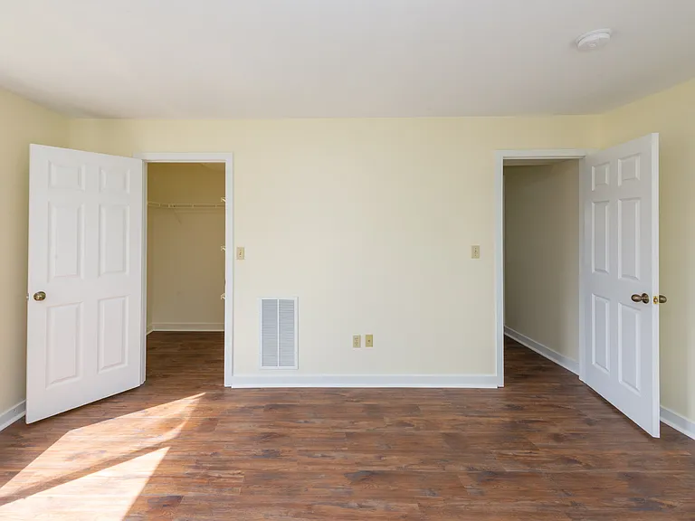 Rosewood Condominiums — Photo 30
